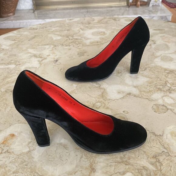 Robert Clergerie Paris Black Velvet Pumps - Picture 6 of 12